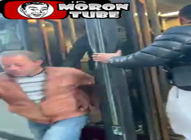 Video :Young folks in Belgium save tram riders